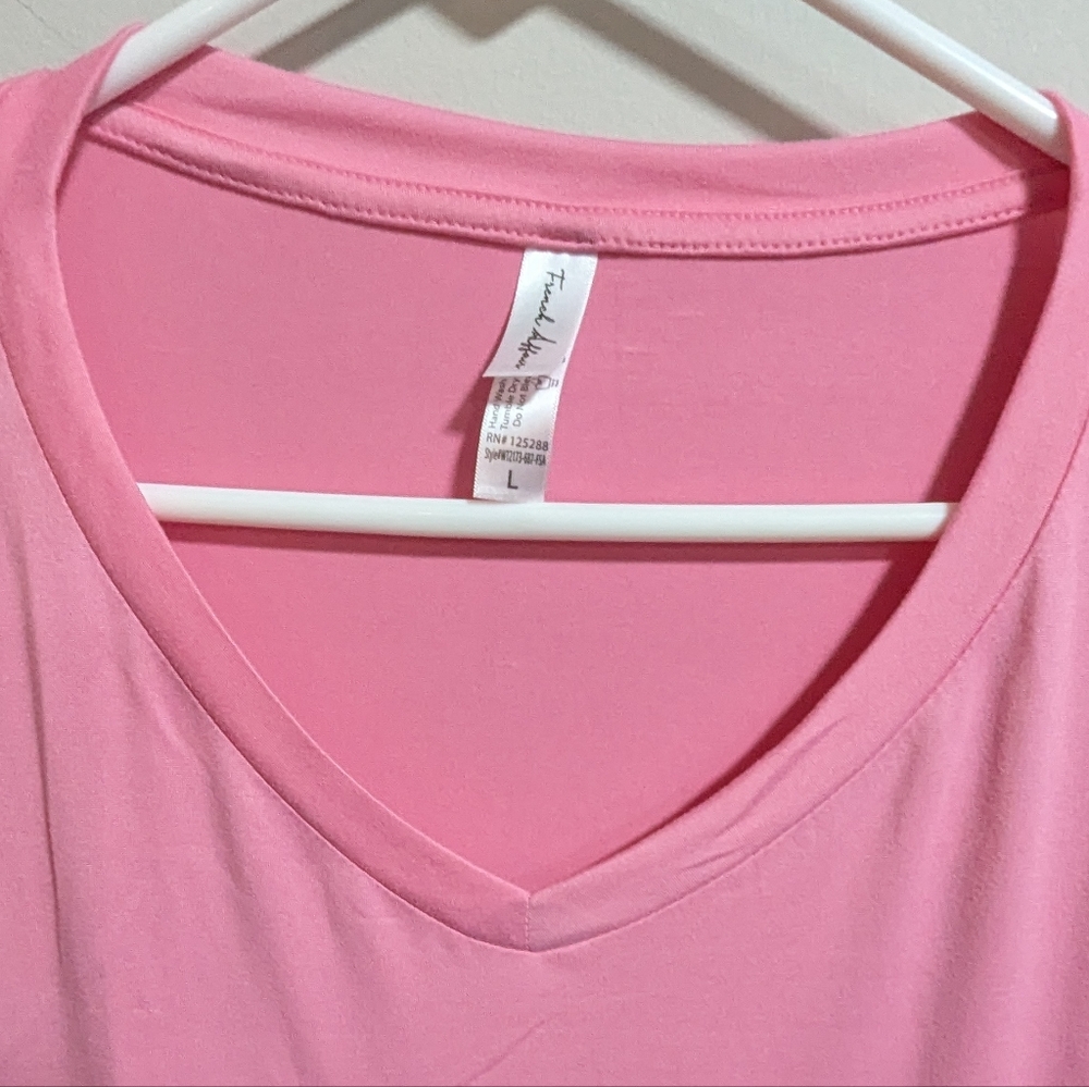French Affair Graphic Women's Top Sz L Pink Christmas  Neck Short Sleeve W-414 - Picture 3 of 6